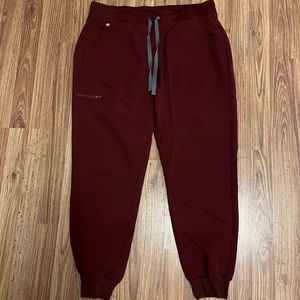 Figs Women’s Zamora Jogger Scrub Pant, Burgundy, Size L